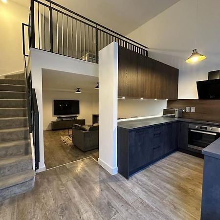 Luxurious 1-Bedroom With Parking Бирмингам Екстериор снимка