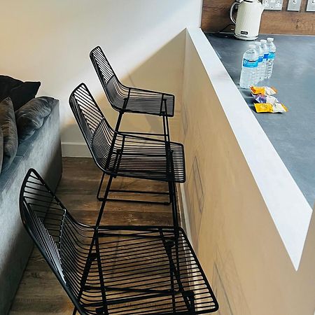 Luxurious 1-Bedroom With Parking Бирмингам Екстериор снимка