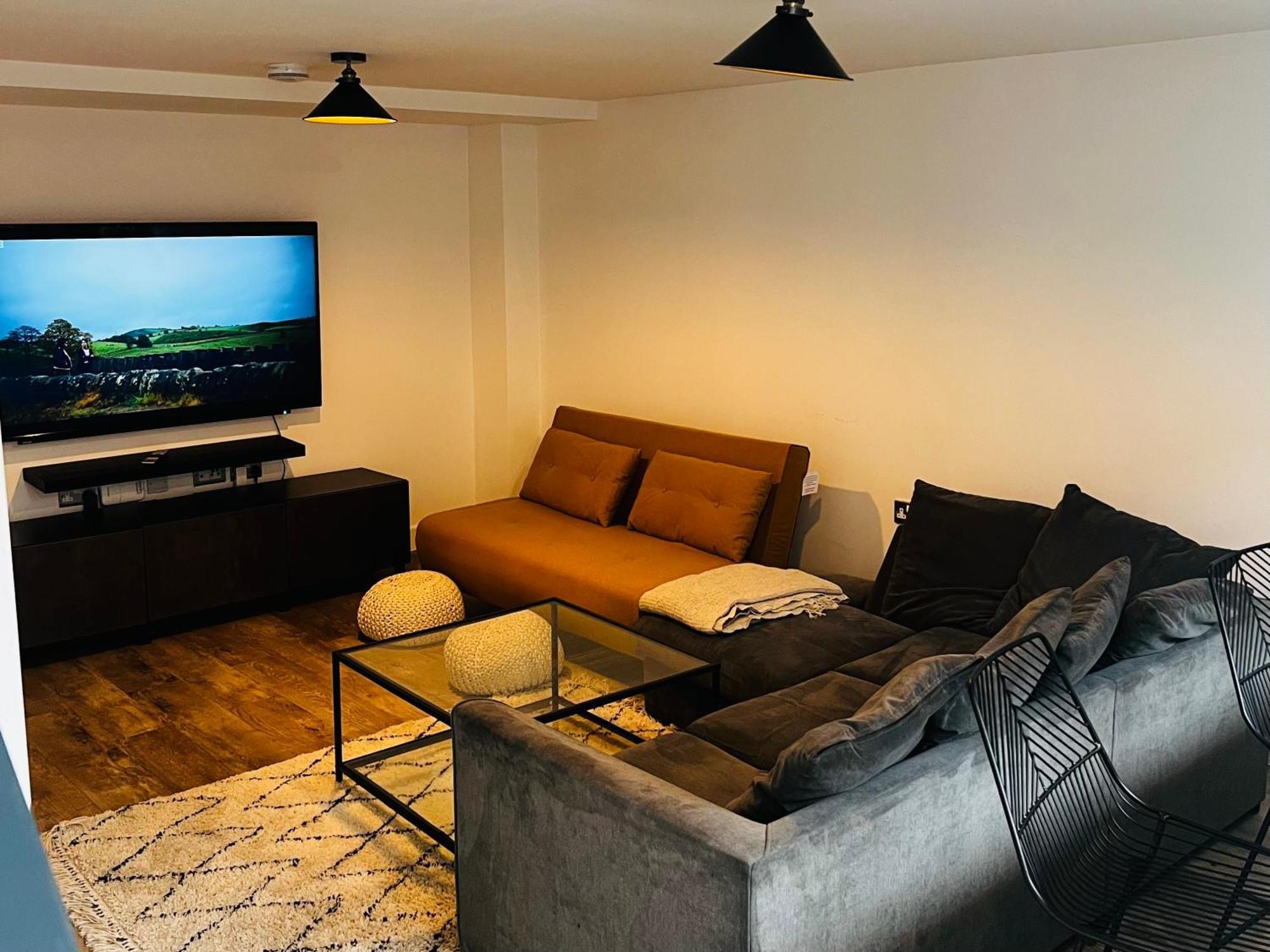 Luxurious 1-Bedroom With Parking Бирмингам Екстериор снимка